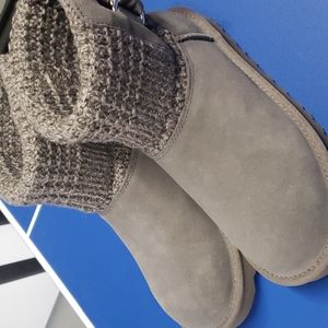 UGG boots size 5 in box